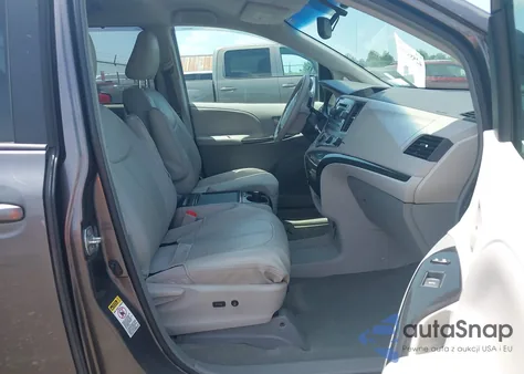 2012 Toyota Sienna Le V6 8 Passenger z USA, uszkodzony, nr VIN 5TDKK3DC9CS252274